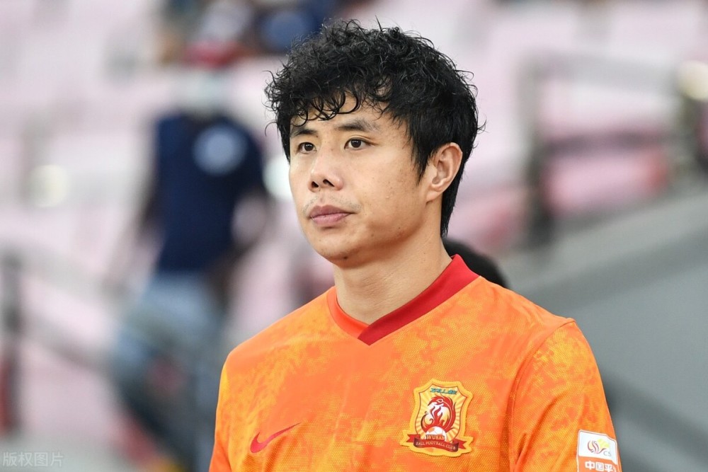 爱游戏体育包含今晨亚冠传出新动向；多特蒙德调整名单；管理层表态——质疑声仍在；训练强度明显提升的词条